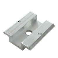 Middelklem H8 L50 - laag - onbehandeld met aardingspen